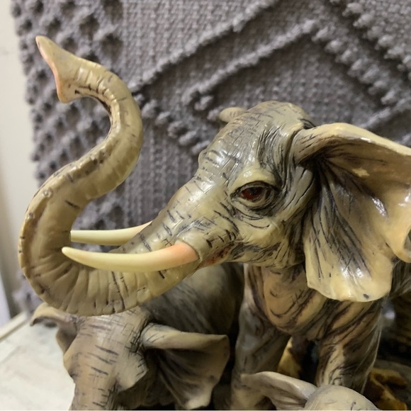 Vintage De Capoli Elephant Family Figurine - Picture 10 of 12